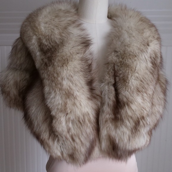 Vintage Jackets & Blazers - Vintage 1950s Vass & Sons fluffy fox fur cape